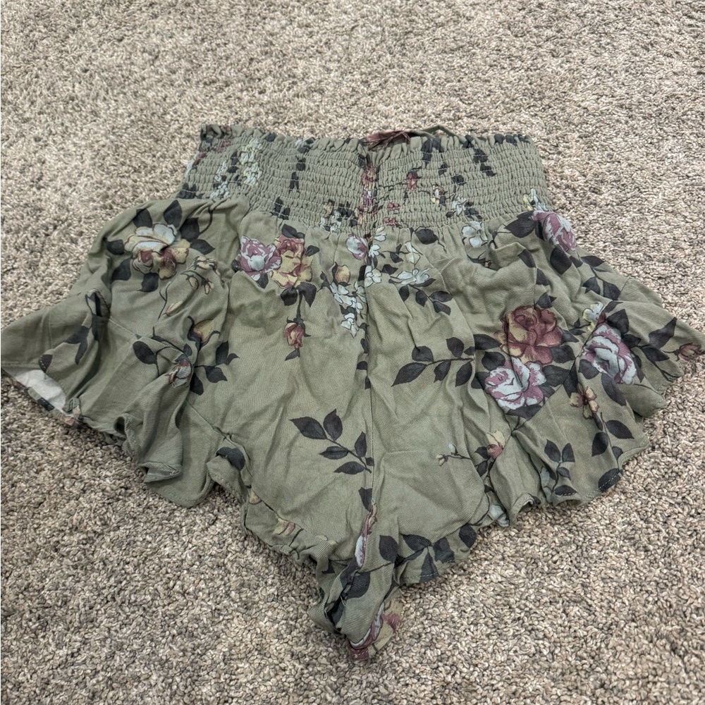Floral Green Ruffle Shorts - Picture 3 of 3